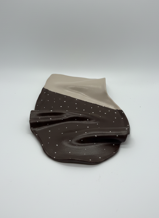 Liten Charkbricka- Beige/Brun & Beiga prickar